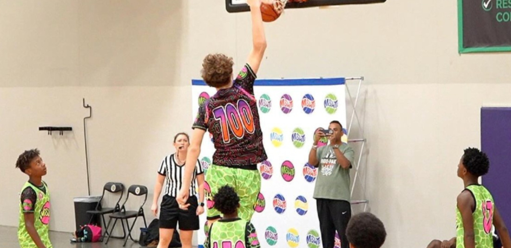 Μπάσκετ: Ένας 13χρονος γίγαντας, ύψους 2,22μ., αποτελεί φαινόμενο στον Καναδά (βίντεο)