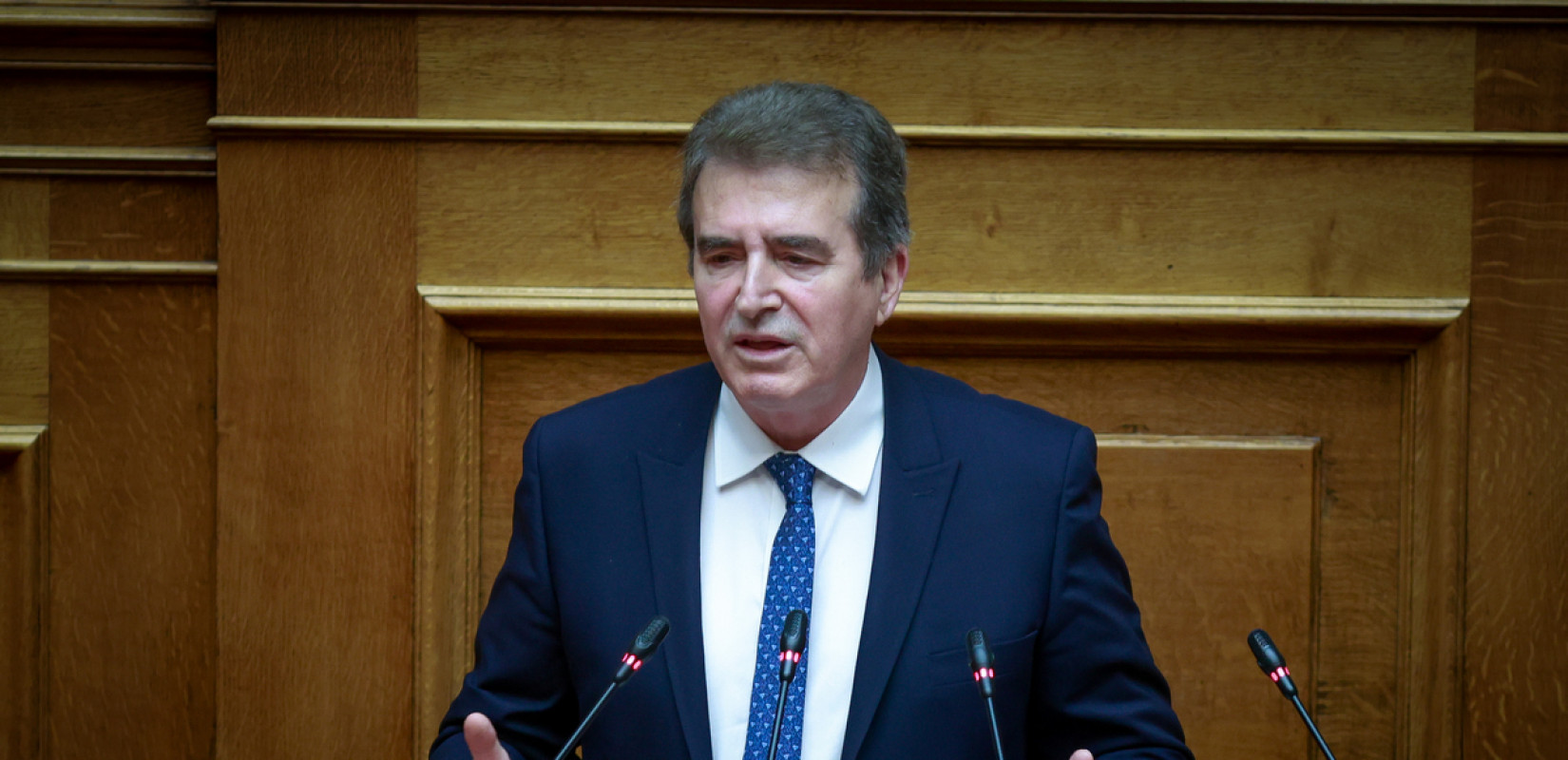 Χρυσοχοϊδης για τον αστυνομικό της Βουλής: Θα αποδοθούν ευθύνες όπου αναλογούν, σε όλα τα επίπεδα