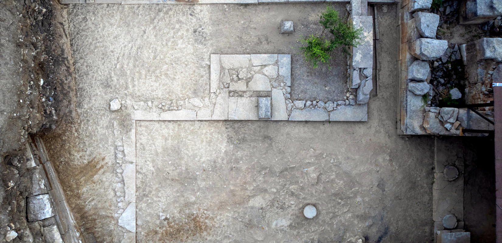 Σπουδαία αρχαιολογική ανακάλυψη στην Κρήτη: Βρέθηκε Ιερό Πύλης για πρώτη φορά σε μινωικό ανάκτορο - Δείτε φωτογραφίες Σπουδαία αρχαιολογική ανακάλυψη στην Κρήτη: Βρέθηκε Ιερό Πύλης για πρώτη φορά σε μινωικό ανάκτορο - Δείτε φωτογραφίες