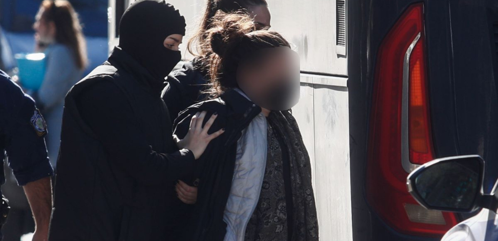 Έκρηξη στους Αμπελόκηπους: Απολογείται η 30χρονη - Στα δικαστήρια υπό δρακόντεια μέτρα ασφαλείας