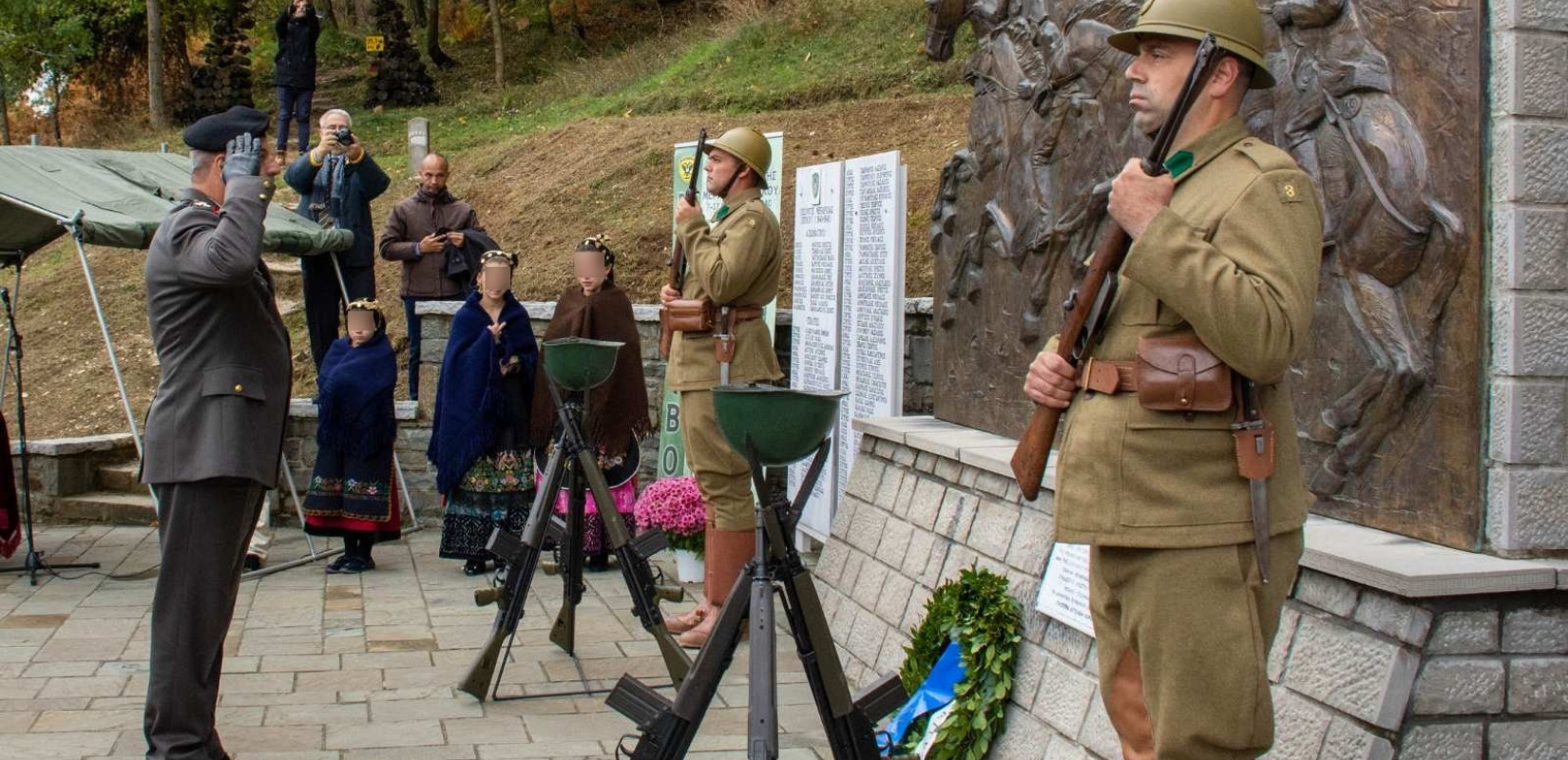 ΓΕΣ: Τίμησαν τους πεσόντες Ιππείς του Έπους του 1940 στο μνημείο Ιππικού στο Μέτσοβο