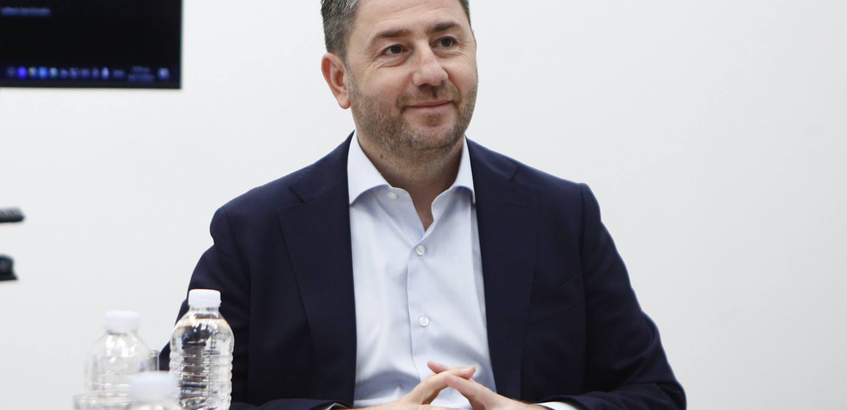 Το ΠΑΣΟΚ προβάρει κοστούμι αξιωματικής αντιπολίτευσης