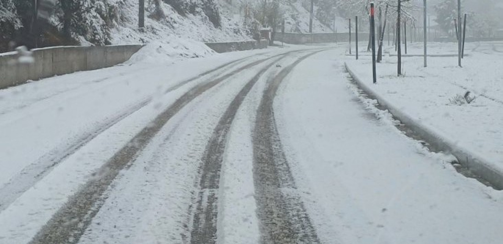 Κλειστή η λεωφόρος Πάρνηθος λόγω χιονόπτωσης