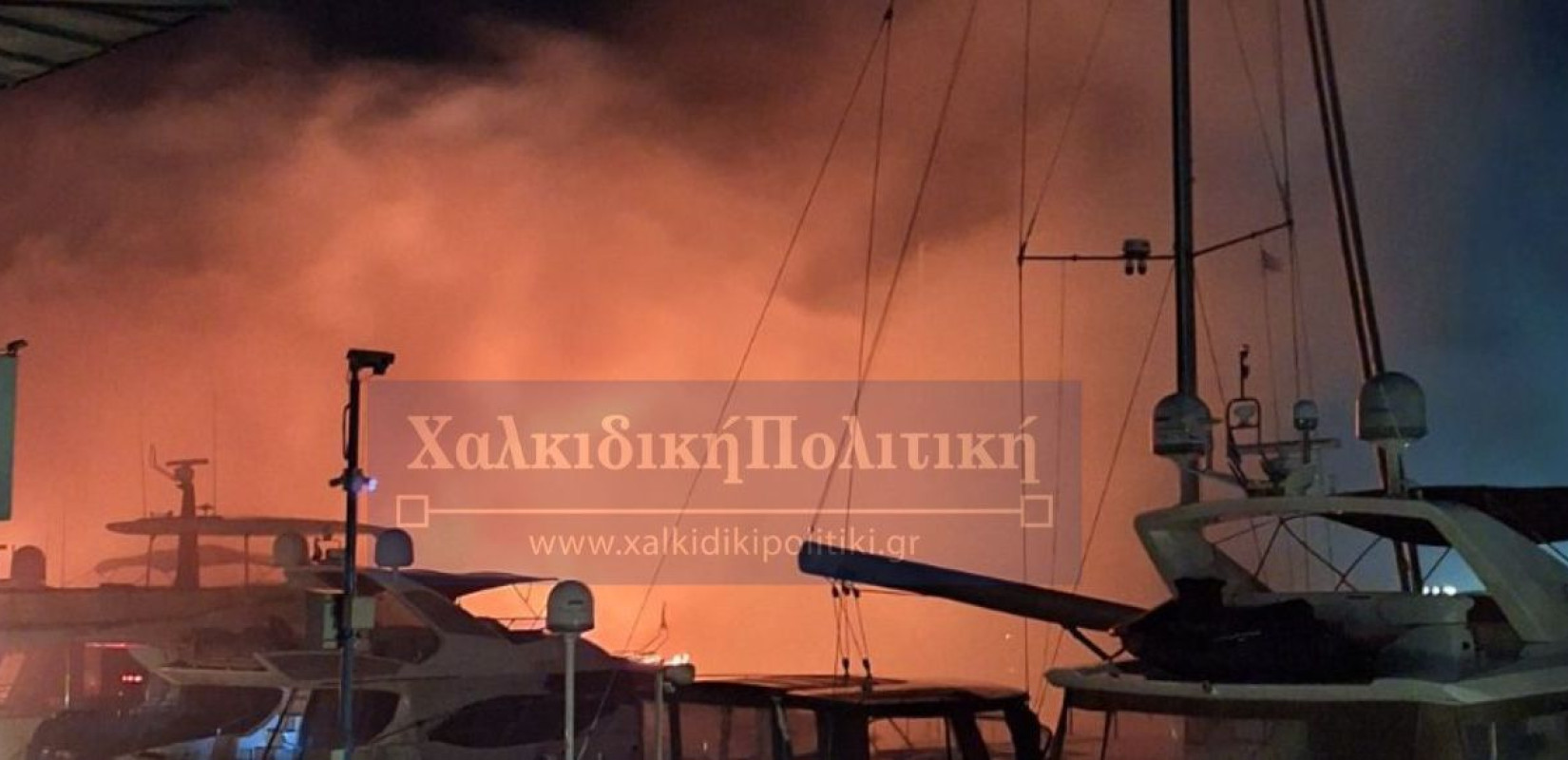 Χαλκιδική: Στις φλόγες δυο σκάφη στη μαρίνα του Πόρτο Καρράς - Δείτε βίντεο Χαλκιδική: Στις φλόγες δυο σκάφη στη μαρίνα του Πόρτο Καρράς - Δείτε βίντεο