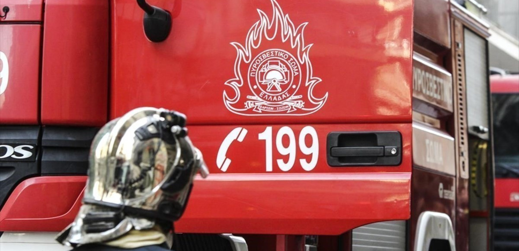 Πιερία: Φωτιά σε όχημα της Αεροπορίας Στρατού με 13 επιβάτες