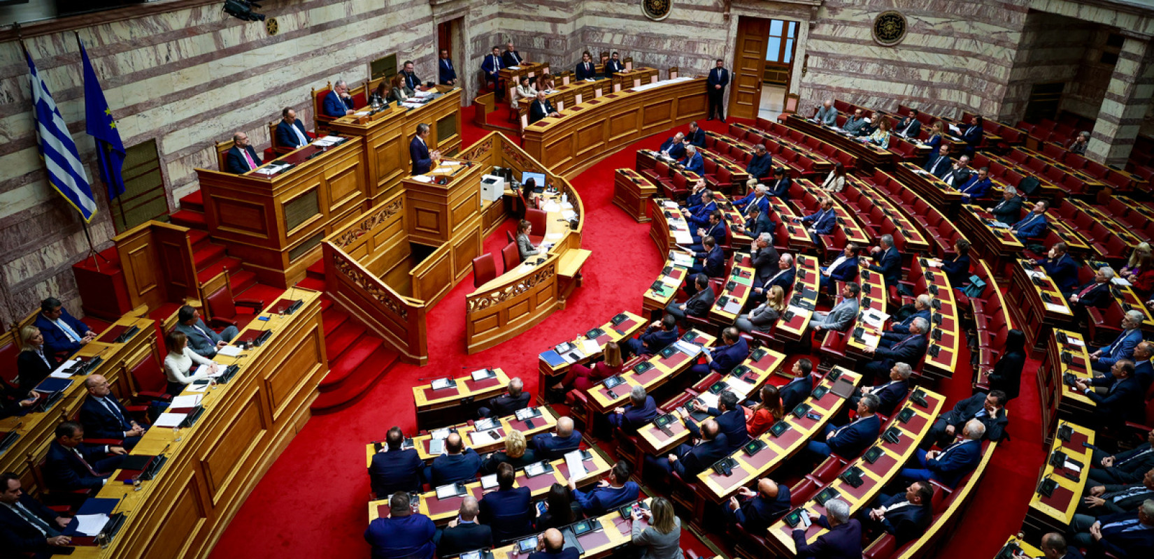 Βουλή: Κατατέθηκε το νομοσχέδιο για την αντιμετώπιση της βίας κατά των γυναικών