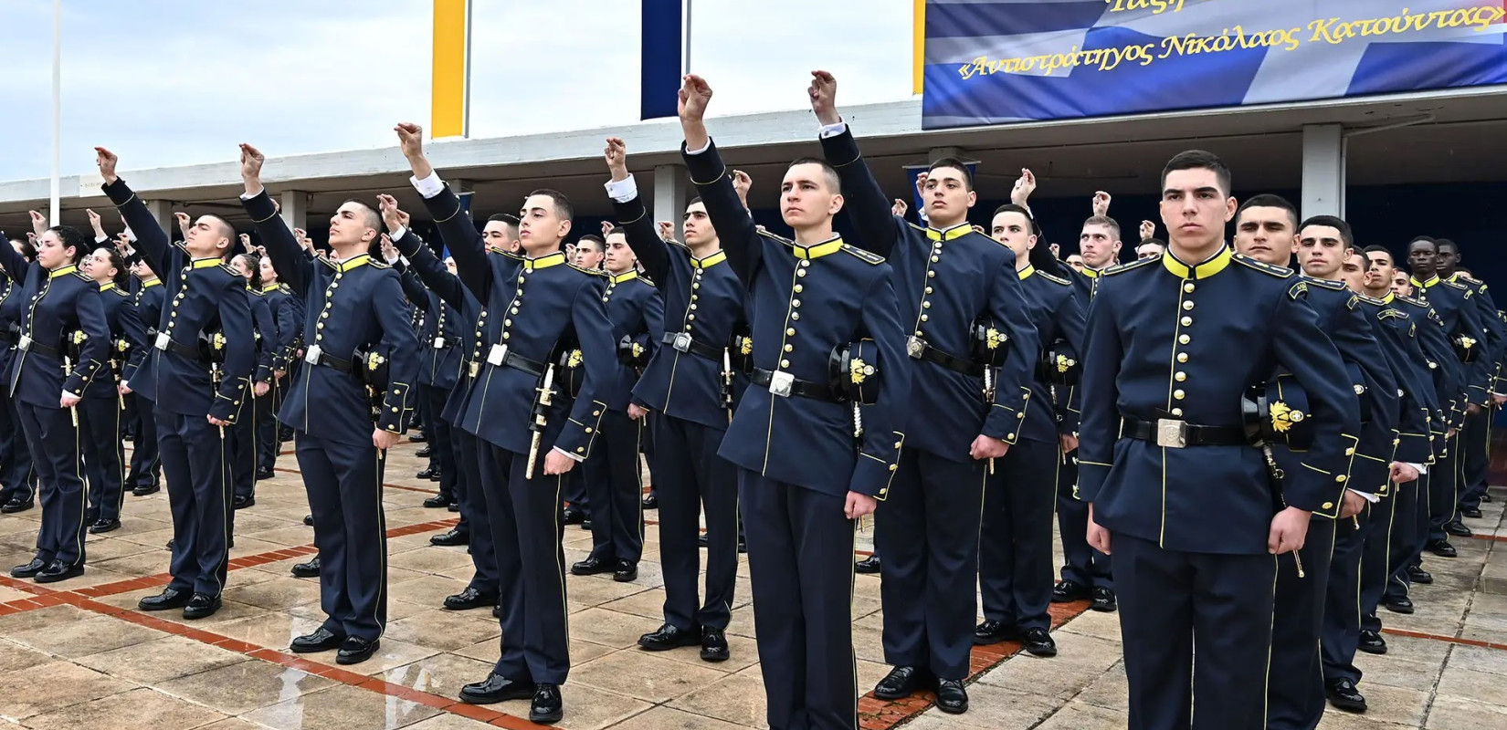 Στρατιωτικές Σχολές: Παρά τις εξαγγελίες για αυξήσεις μισθών 1 στους 4 σπουδαστές έχουν αποχωρήσει