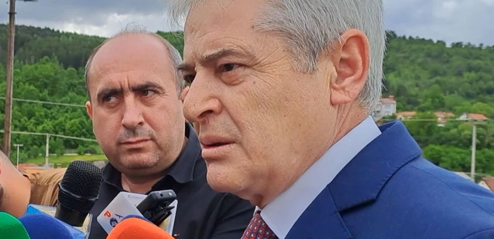 «Μυρίζει» μπαρούτι στη Βόρεια Μακεδονία: Το DUI απειλεί να πάψει η ειρήνη εάν καταργηθούν τα αλβανικά από επίσημη γλώσσα «Μυρίζει» μπαρούτι στη Βόρεια Μακεδονία: Το DUI απειλεί να πάψει η ειρήνη εάν καταργηθούν τα αλβανικά από επίσημη γλώσσα