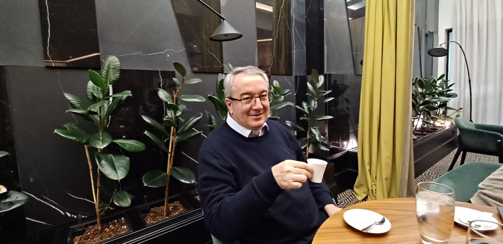 Πρωϊνός καφές με τον Ηλία Μόσιαλο (βίντεο)