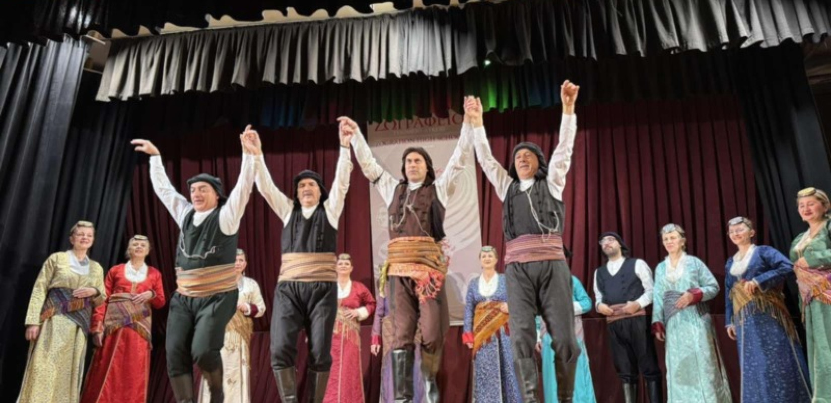 ΠΕΔΚΜ: Επίσκεψη στο Ζωγράφειο Γυμνάσιο - Λύκειο - Ένας κρίκος που κρατάει δεμένη την Κωνσταντινούπολη με την Ελλάδα (φωτ.) ΠΕΔΚΜ: Επίσκεψη στο Ζωγράφειο Γυμνάσιο - Λύκειο - Ένας κρίκος που κρατάει δεμένη την Κωνσταντινούπολη με την Ελλάδα (φωτ.)