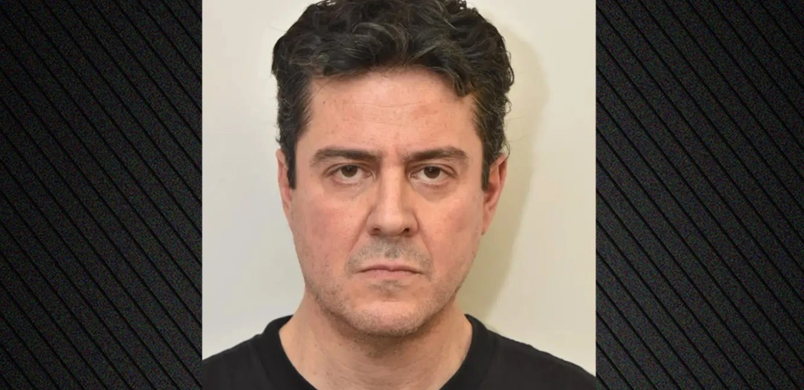 ΕΛΑΣ: Δημοσιοποίησε τα στοιχεία του 49χρονου φιλολόγου που συνελήφθη για τη γιάφκα στο Παγκράτι ΕΛΑΣ: Δημοσιοποίησε τα στοιχεία του 49χρονου φιλολόγου που συνελήφθη για τη γιάφκα στο Παγκράτι