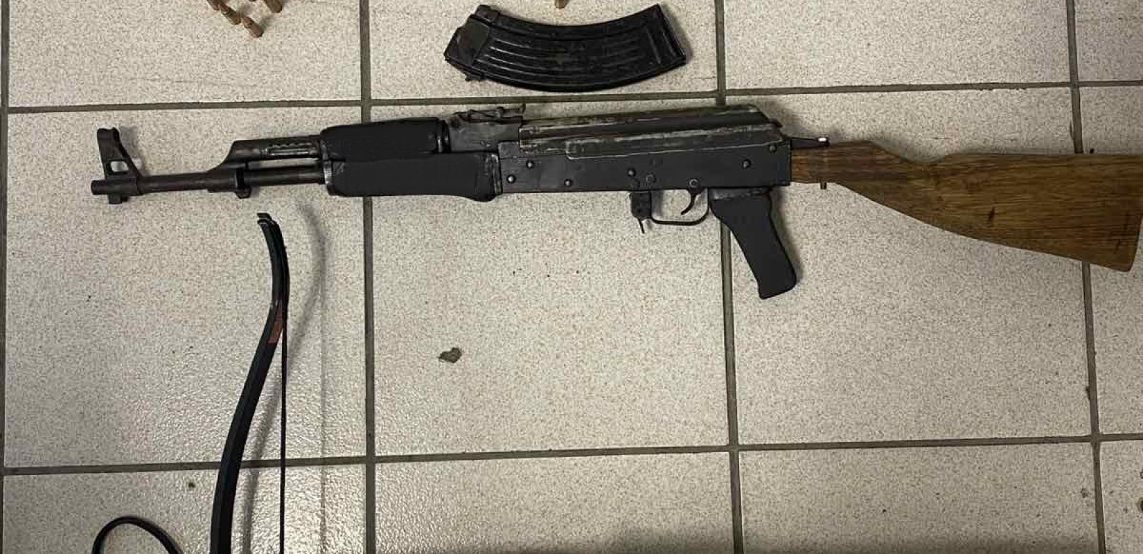 Πιερία: Τον έπιασαν με τουφέκι και κάνναβη (φωτ.) Πιερία: Τον έπιασαν με τουφέκι και κάνναβη (φωτ.)