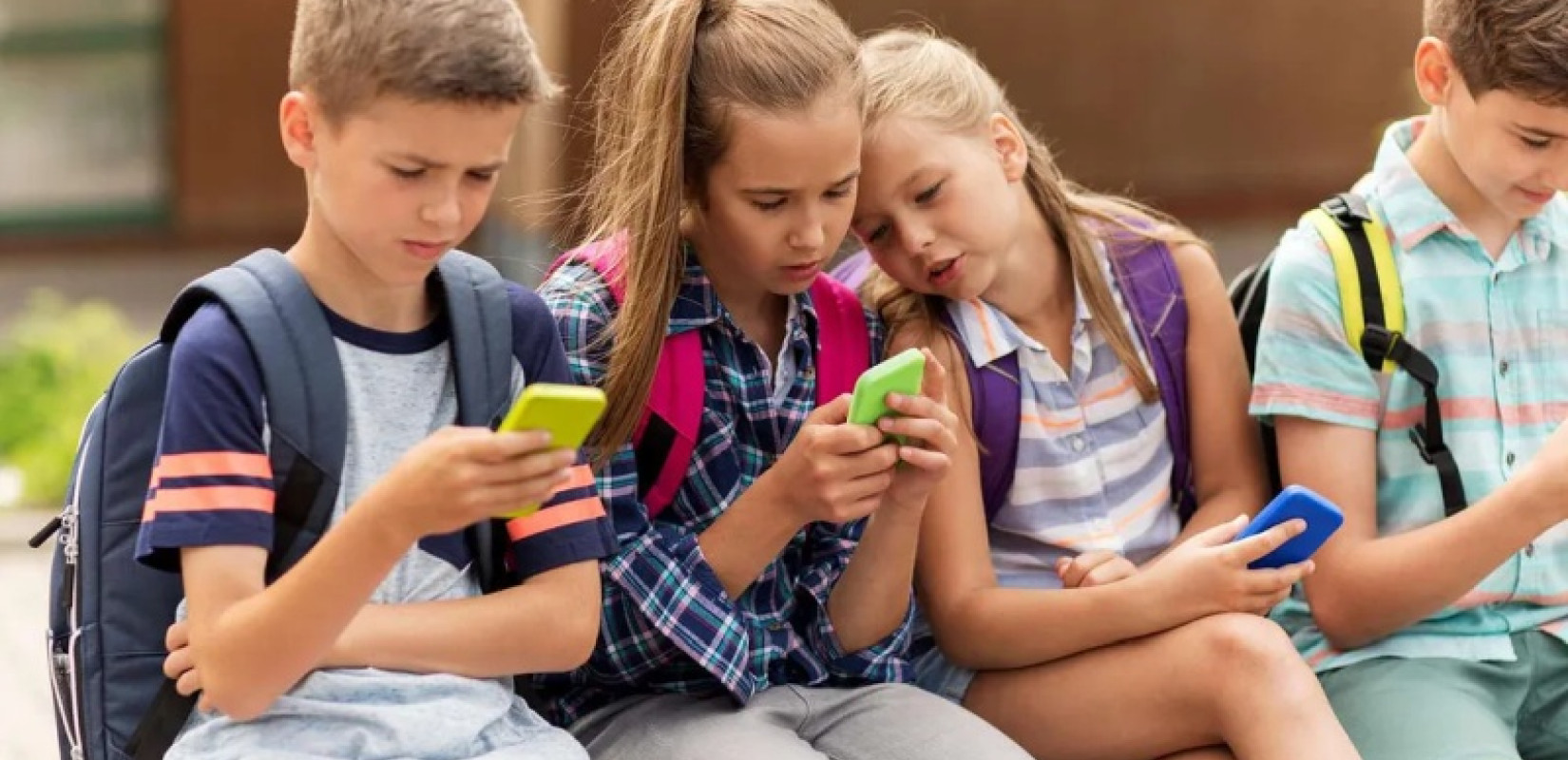 Καθολική απαγόρευση των social media για ανηλίκους κάτω των 15 ετών φέρνει η Ελλάδα - Τι θα ισχύσει