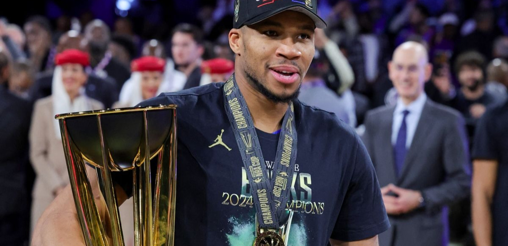 Ο Αντετοκούνμπο «οργίασε» και οι Μπακς κατέκτησαν το NBA Cup (βίντεο)