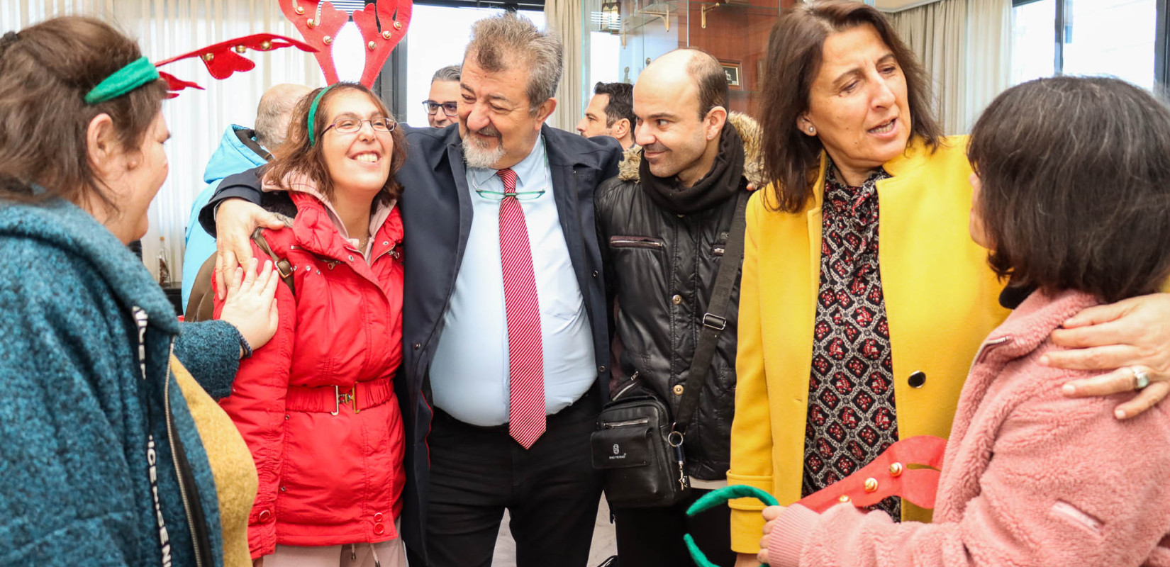 Νεάπολη - Συκιές: Πρωτοχρονιάτικα κάλαντα έψαλαν ωφελούμενες και ωφελούμενοι των ΚΔΑΠμεΑ στον δήμαρχο