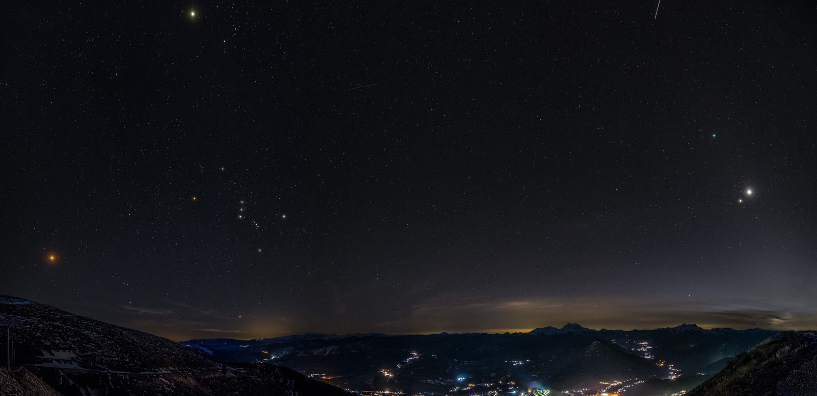 Συγκλονιστική φωτογραφία: Η ευθυγράμμιση των πλανητών από το Βελούχι Ευρυτανίας