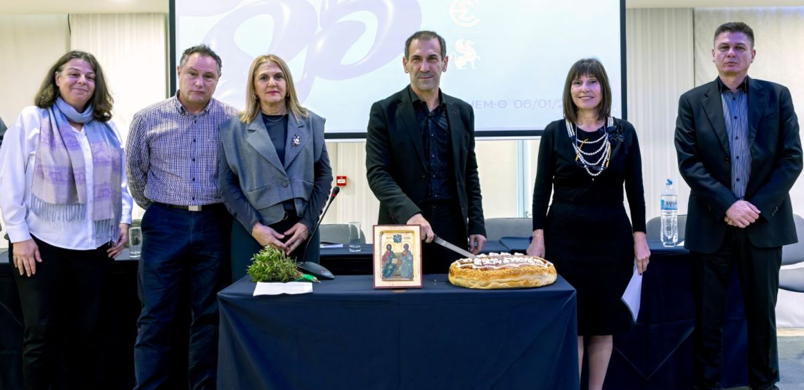 Οι δημοσιογράφοι της Μακεδονίας και της Θράκης έκοψαν τη βασιλόπιτα για το 2025 (φωτ.)