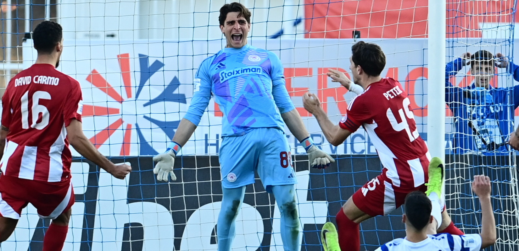 Super League: Ο Ολυμπιακός πέρασε από το Περιστέρι με ήρωα τον Τζολάκη