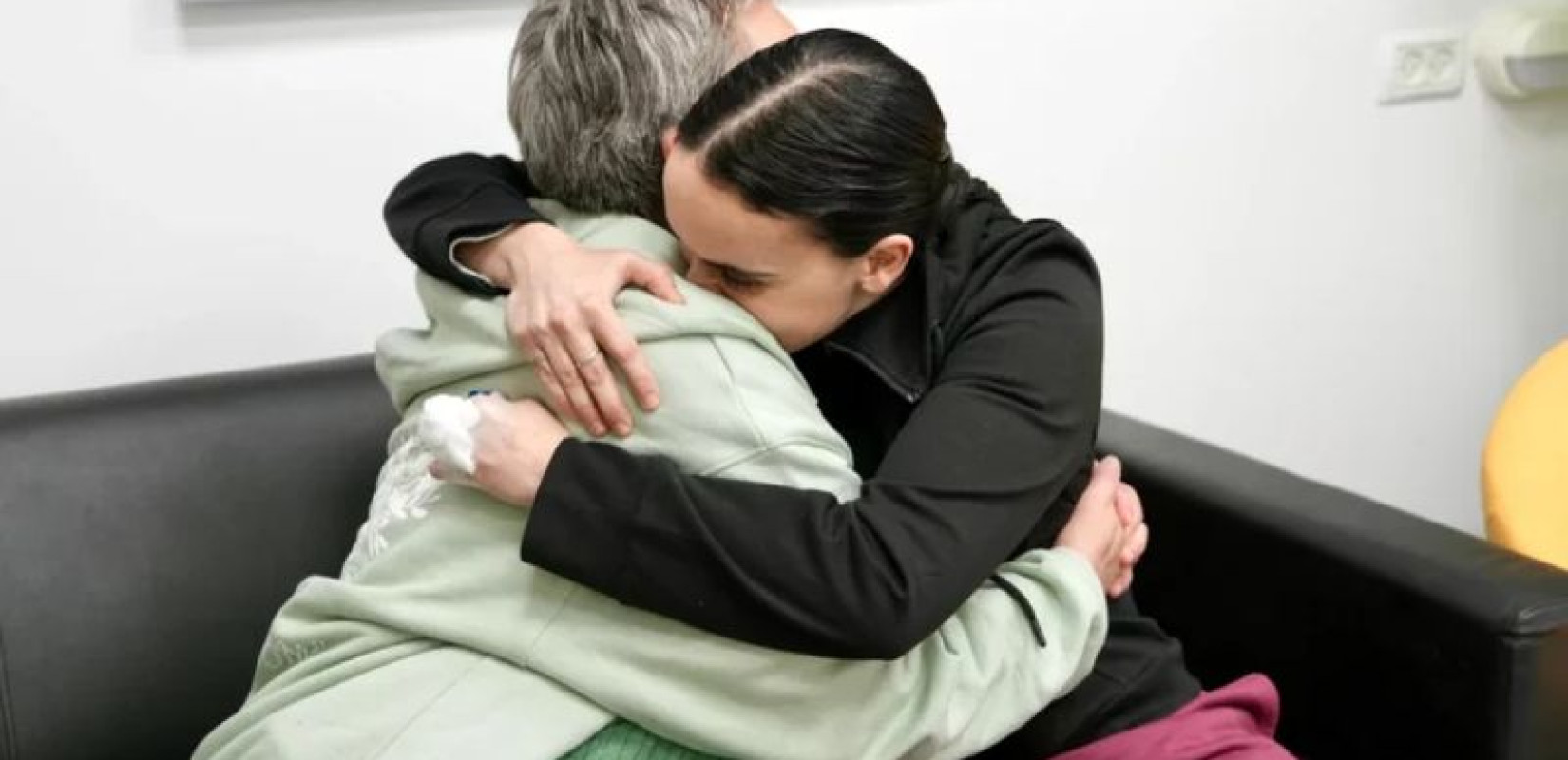 Ισραήλ: Επανενώθηκαν με τις οικογένειές τους οι τρεις όμηροι που απελευθερώθηκαν (βίντεο, φωτ.)