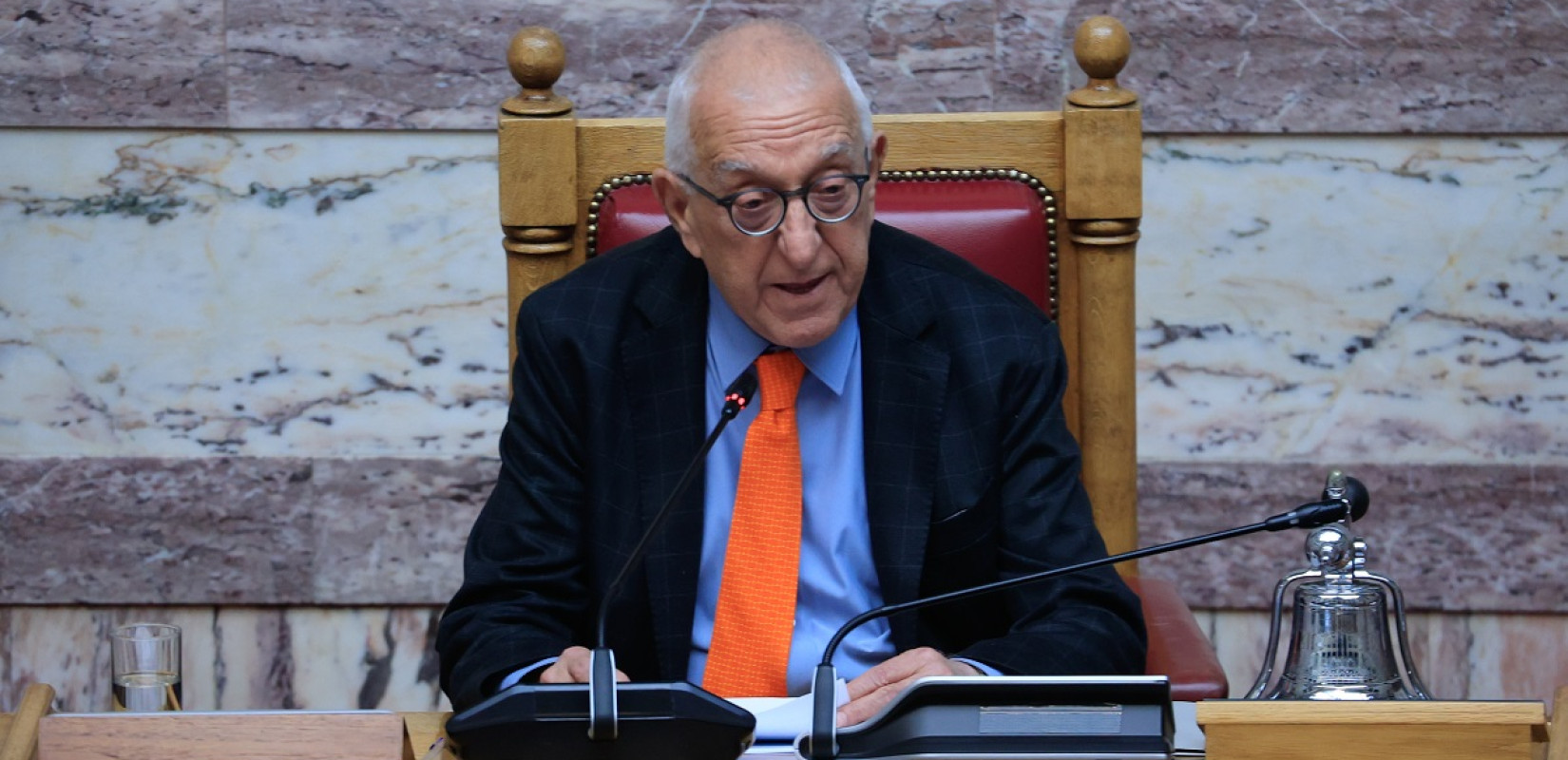 Συμβολική κίνηση από τη Βουλή: Πρoσλαμβάνει μέλος υπερπολύτεκνης οικογένειας με 12 παιδιά