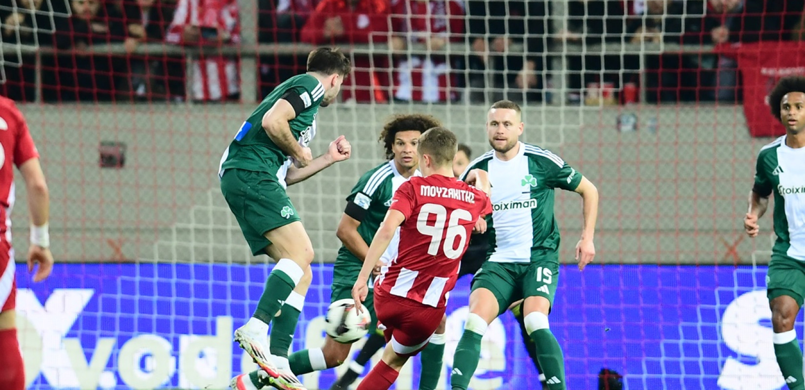 Super League: Ο Παναθηναϊκός «φρέναρε» τον Ολυμπιακό και κράτησε ανοιχτή τη μάχη για τον τίτλο