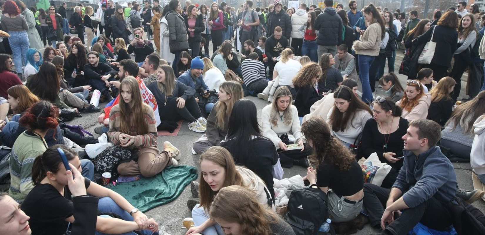 Σερβία: Συγκεντρώσεις διαμαρτυρίας σε όλη τη χώρα - Η τραγωδία του Νόβι Σαντ ένωσε τους συνδικαλιστές