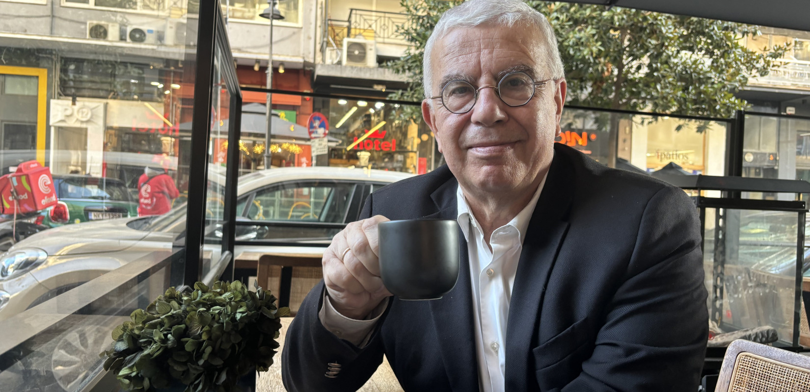 Πρωινός καφές με τον Στράτο Σιμόπουλο (βίντεο) Πρωινός καφές με τον Στράτο Σιμόπουλο (βίντεο)