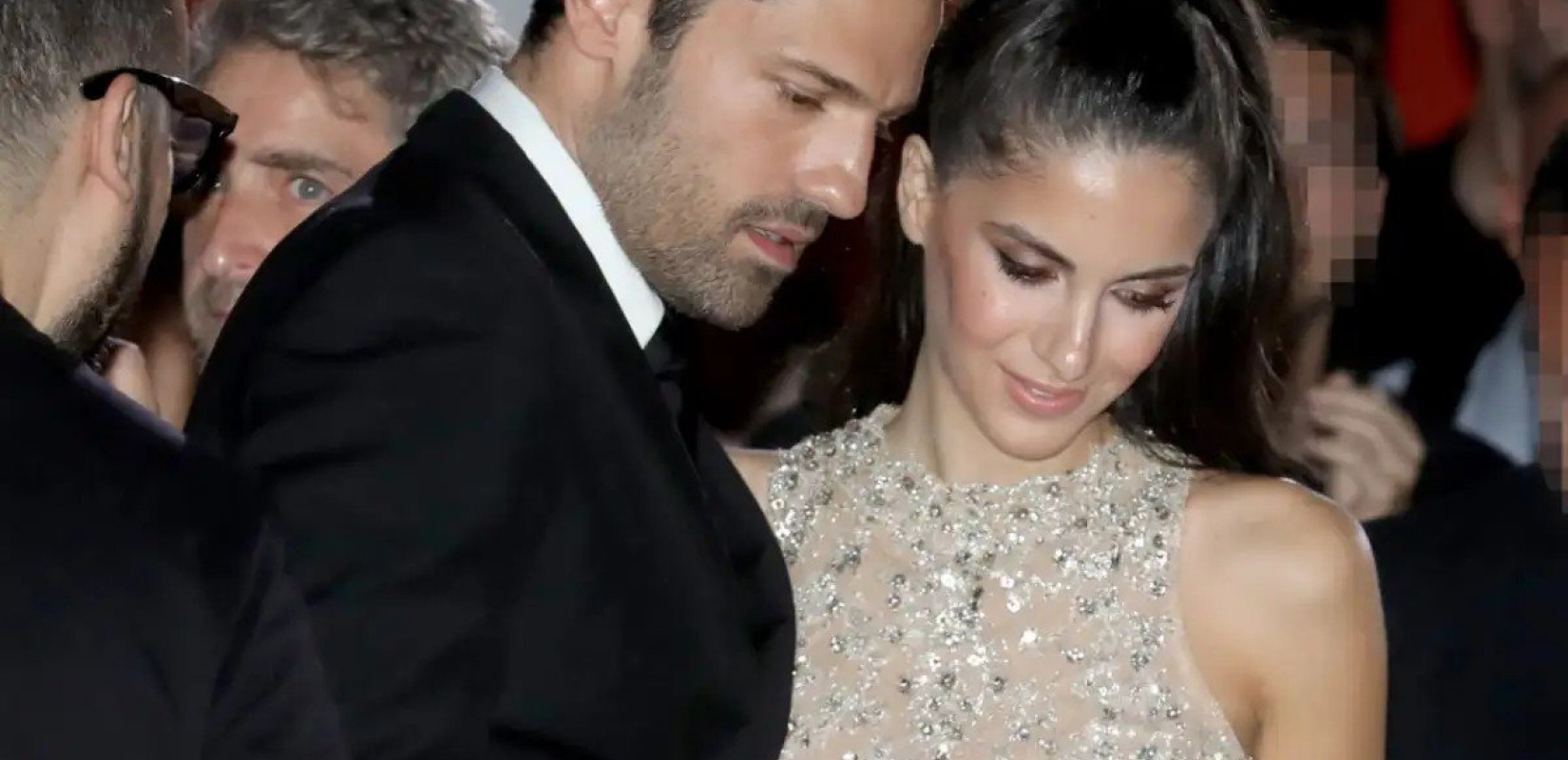 Αθήνα: Πολυτελές ΙΧ παρέσυρε και εγκατέλειψε τη σύντροφο του Κ. Αργυρού με το μωρό τους στο Κολωνάκι - Αναζητείται ο οδηγός (βίντεο)