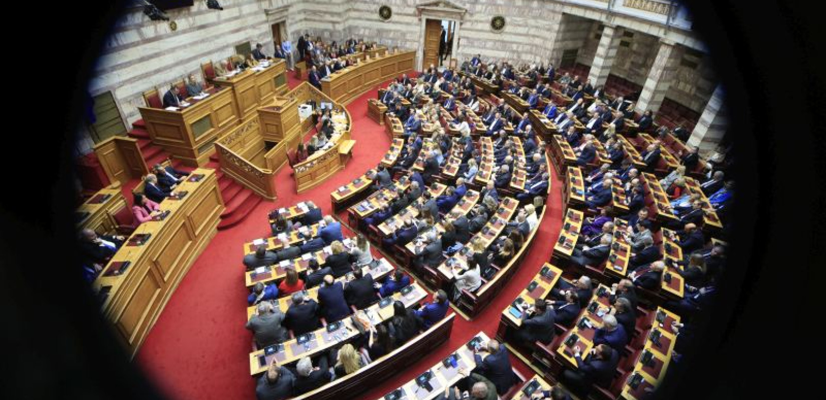 Βουλή: Τι προβλέπει η σχετική ρύθμιση για τις αποζημιώσεις των συγγενών σε Μάτι και Μάνδρα μετά την παραίτηση του Δημοσίου