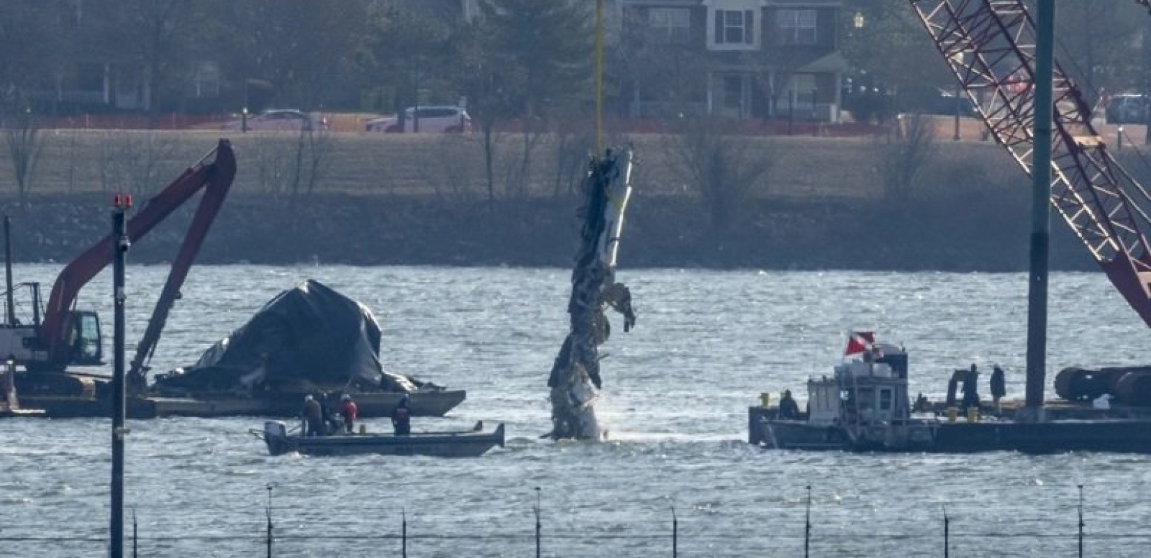 Αεροπορική τραγωδία στις ΗΠΑ: Ανασύρθηκαν οι σοροί και των 67 θυμάτων από τον ποταμό Ποτόμακ Αεροπορική τραγωδία στις ΗΠΑ: Ανασύρθηκαν οι σοροί και των 67 θυμάτων από τον ποταμό Ποτόμακ