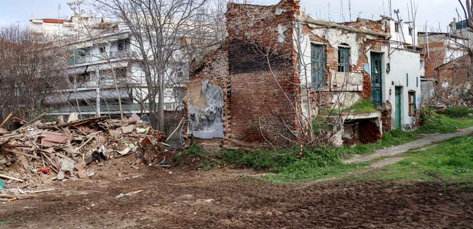 Ο δήμος Νεάπολης-Συκεών συνεχίζει τις κατεδαφίσεις στην Πέτρου Λεβαντή Ο δήμος Νεάπολης-Συκεών συνεχίζει τις κατεδαφίσεις στην Πέτρου Λεβαντή