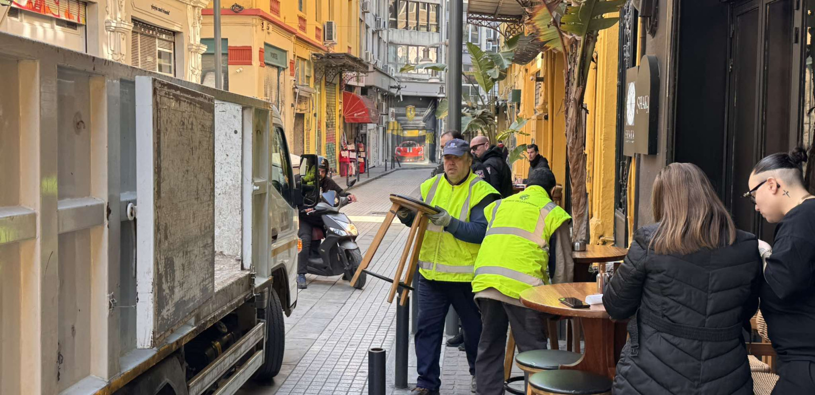 Αγγελούδης προς καταστηματάρχες: «Μόνο το 10-20% των επιχειρήσεων έχει προχωρήσει σε οριοθέτηση του αδειοδοτημένου χώρου»