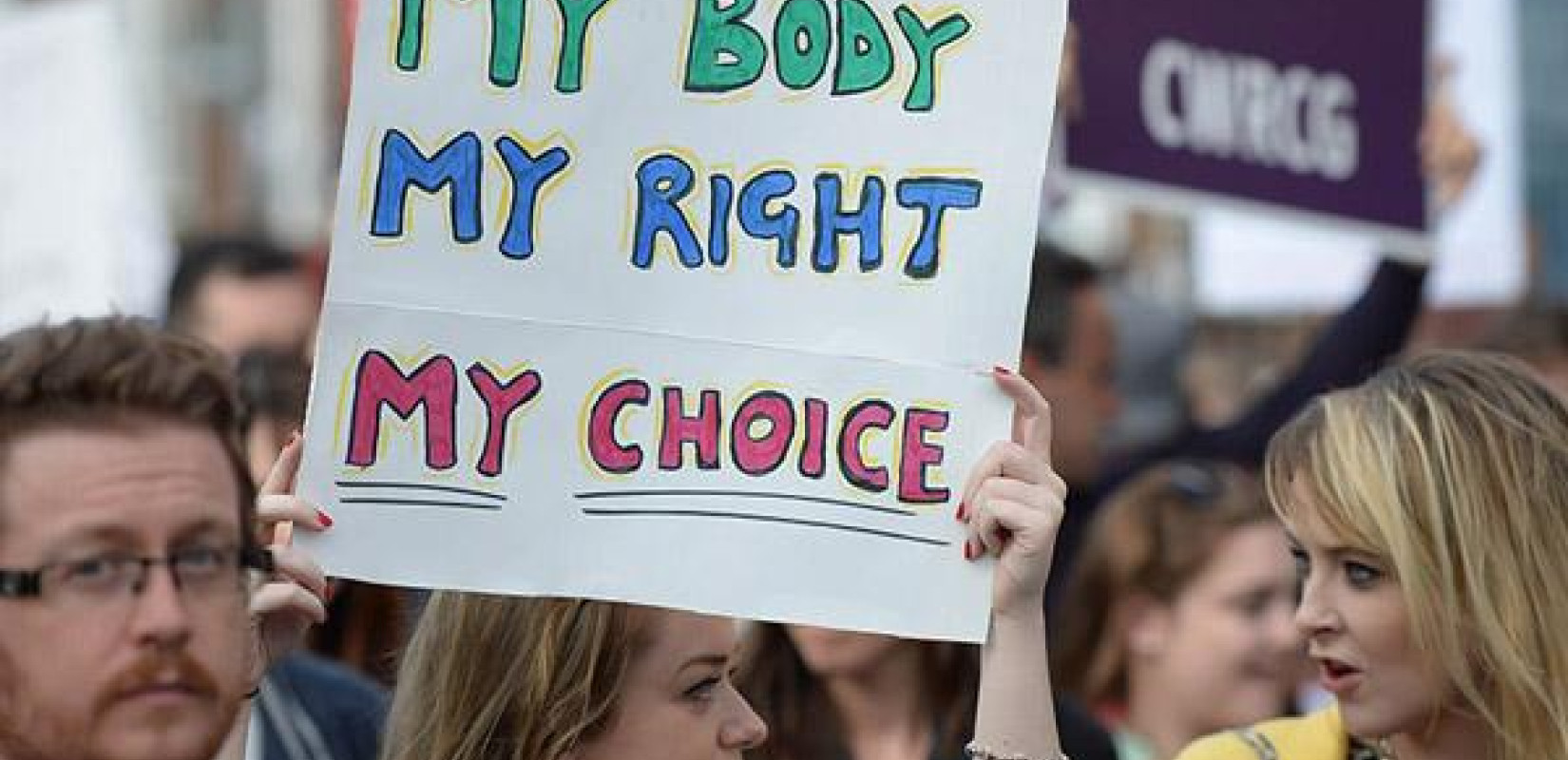 Διακοπή κύησης: Αξιόποινη πράξη ή θεμελιώδες ατομικό δικαίωμα; Τι λέει ομότιμη καθηγήτρια της Νομικής Σχολής ΑΠΘ