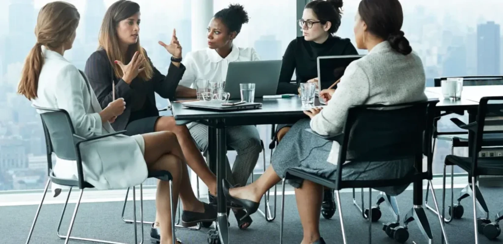 Καθηγητής δημογραφίας προειδοποιεί: «Ο πληθυσμός των γυναικών σε αναπαραγωγική ηλικία θα συνεχίσει να μειώνεται»