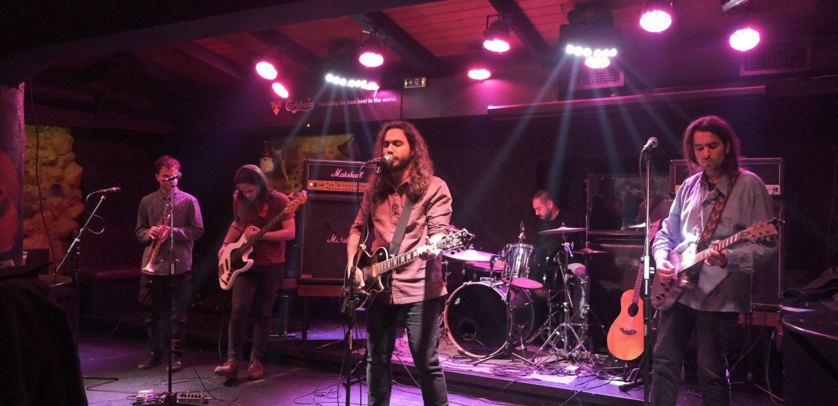 Ψύλλοι στ’ Άχυρα: «Ίσως το πιο παλιομοδίτικο που έχουμε σαν μπάντα είναι ότι είμαστε παρέα»