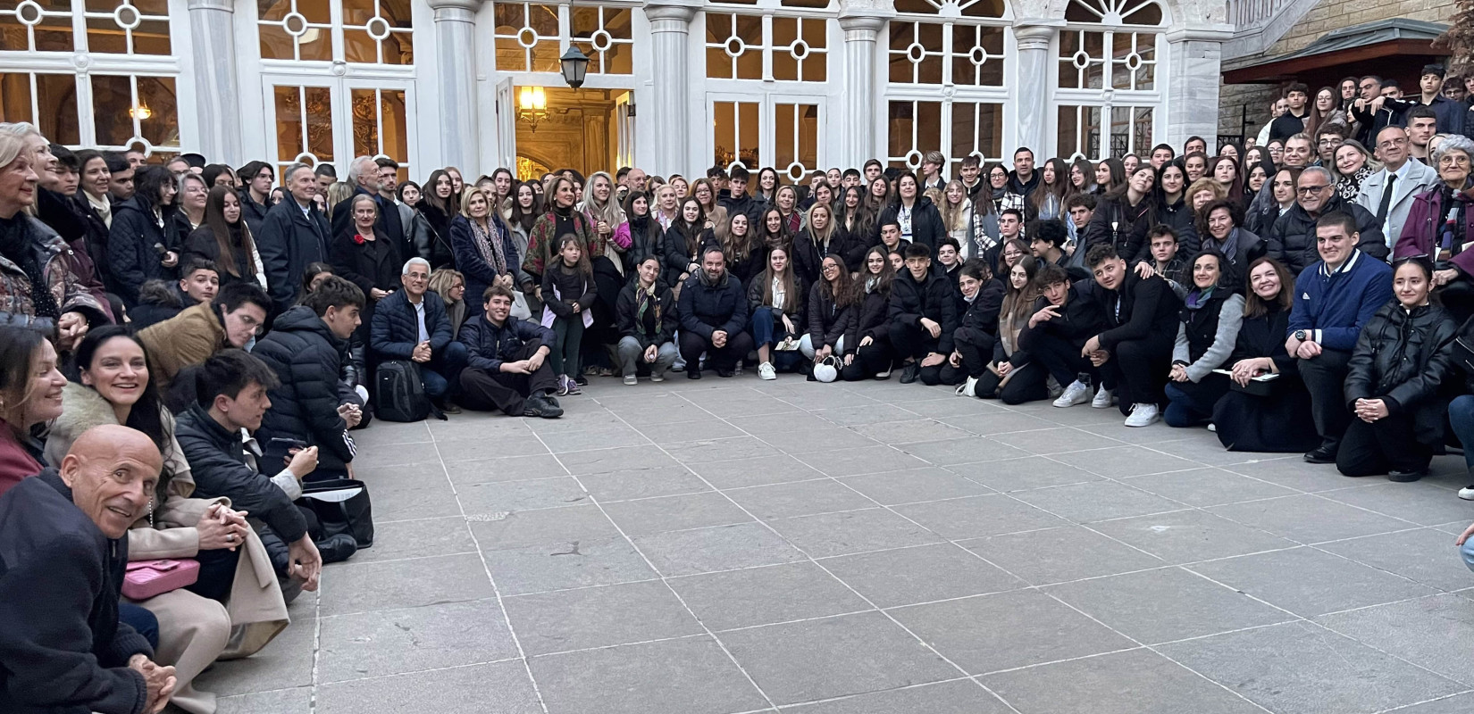 Κωνσταντινούπολη: 350 μαθητές «συνάντησαν» την ποίηση της Κικής Δημουλά Κωνσταντινούπολη: 350 μαθητές «συνάντησαν» την ποίηση της Κικής Δημουλά