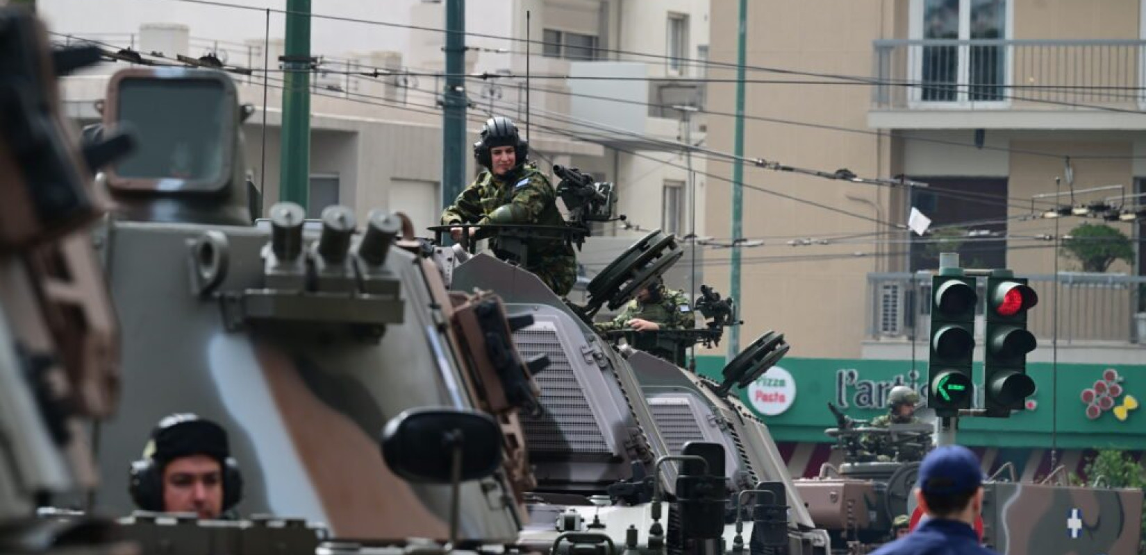 Η αγωνία για τις σημερινές παρελάσεις, το πολιτικό μήνυμα Καρυστιανού, το «καρφί» του Αγγελούδη στον Δούκα και το «λουκέτο» στους δήμους - Γράφει ο Σαλονικιός