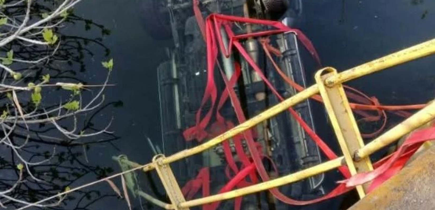 Tροχαίο στη Λακωνία: Η 15χρονη που σκοτώθηκε, ήταν στη θέση του οδηγού - Εγκλωβίστηκε κάτω από το νερό μετά 40 λεπτά (βίντεο) Tροχαίο στη Λακωνία: Η 15χρονη που σκοτώθηκε, ήταν στη θέση του οδηγού - Εγκλωβίστηκε κάτω από το νερό μετά 40 λεπτά (βίντεο)