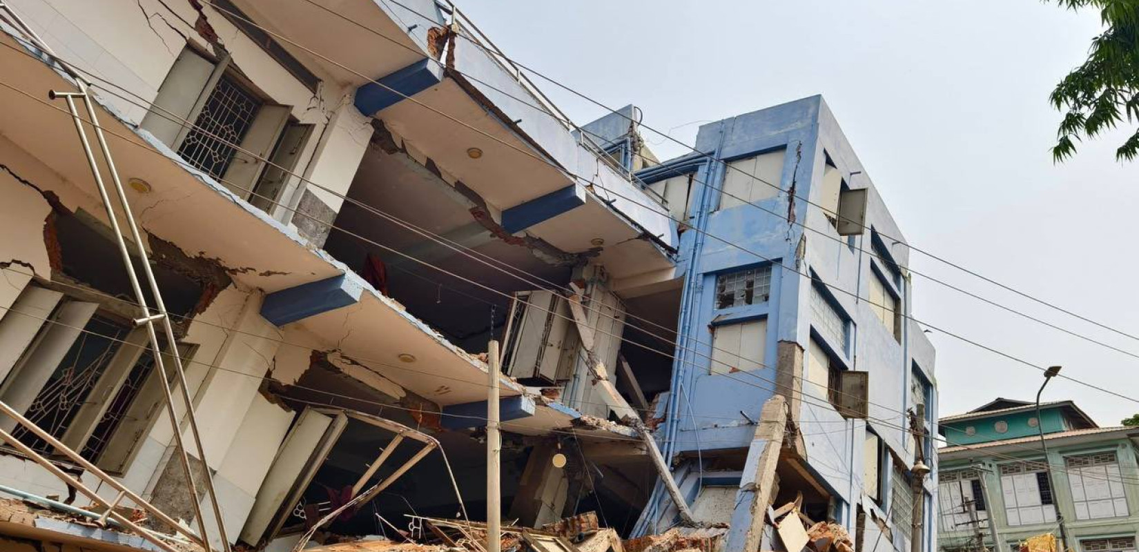 Μιανμάρ: Η στιγμή που κτήριο 30 ορόφων καταρρέει - Πολλά τα θύματα από τον σεισμό (βίντεο)