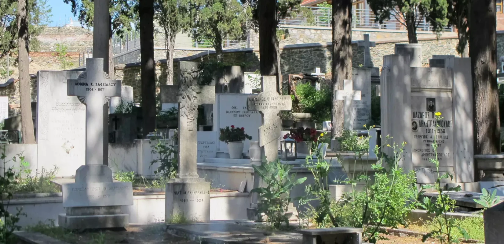 «Φράκαραν» τα κοιμητήρια της Ευκαρπίας, δεν μπορούν να γίνουν νέες ταφές - Αναζητά νέο χώρο ο δήμος