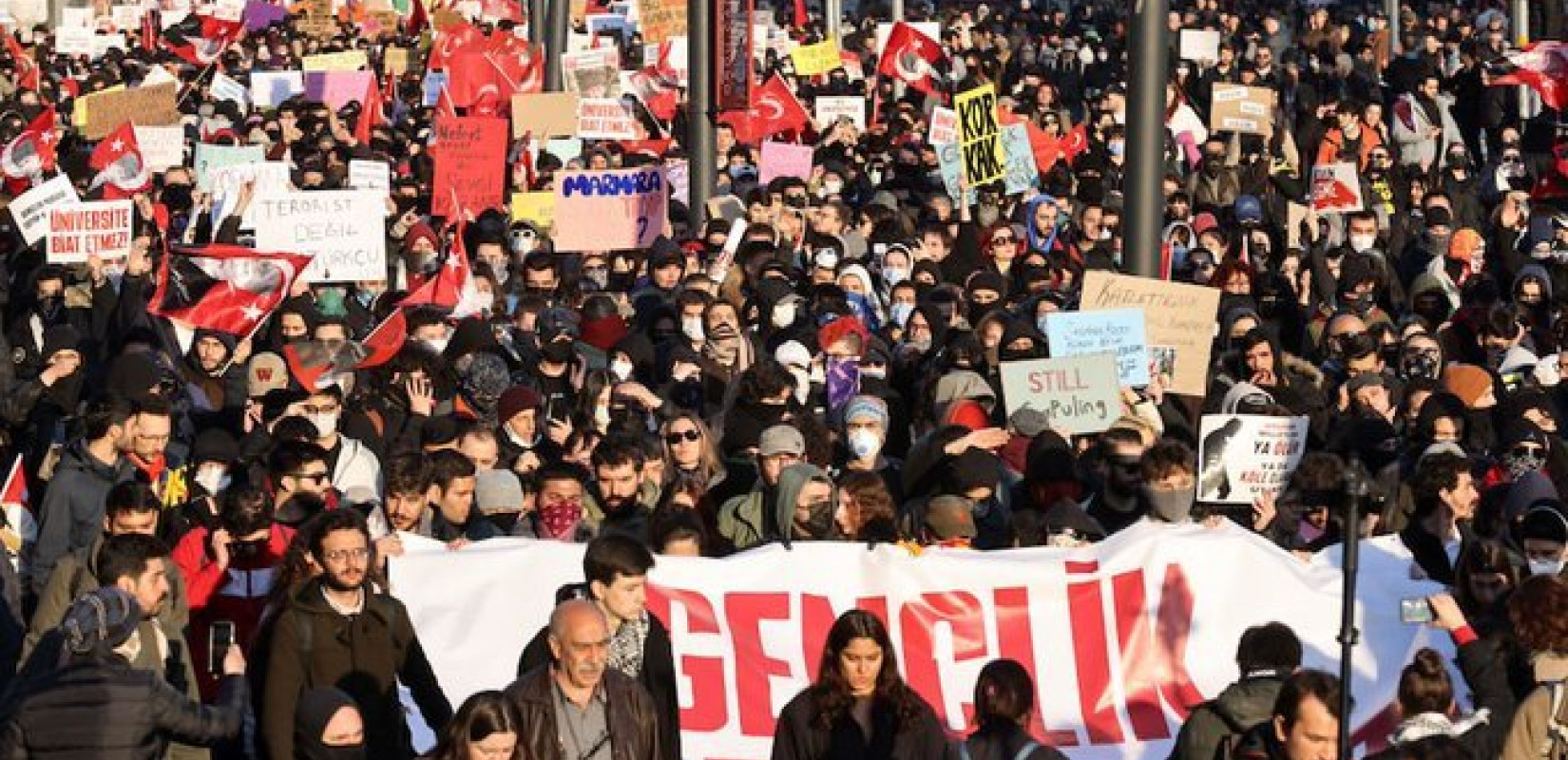 Τουρκία: Ελεύθεροι αφέθηκαν τρεις δημοσιογράφοι που συνελήφθησαν στις διαδηλώσεις για τον Ιμάμογλου