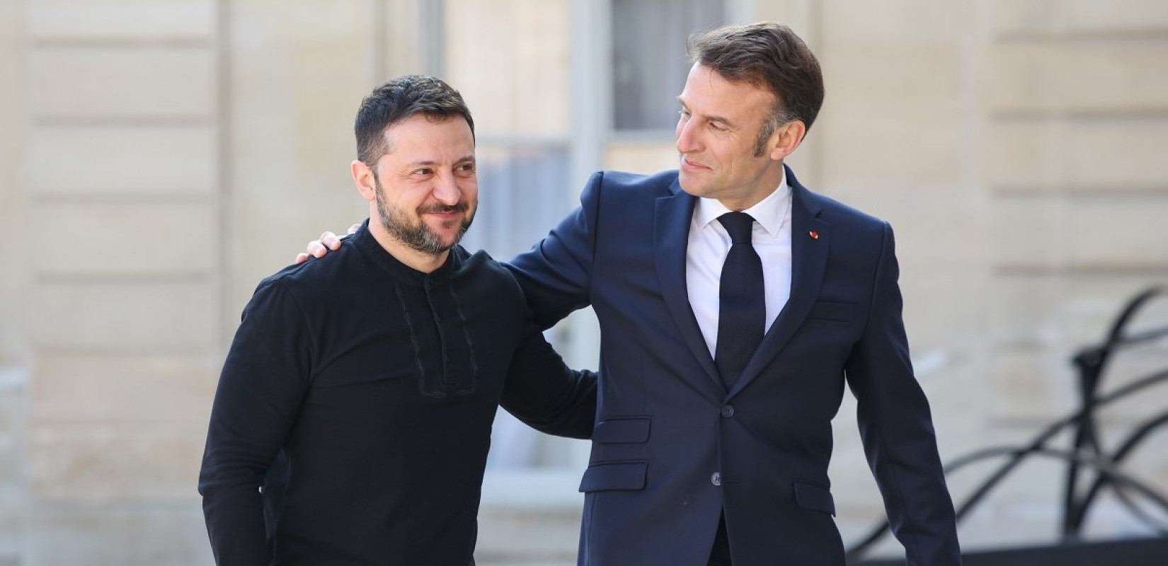 Συμφωνία για πώληση 100 γαλλικών στρατιωτικών αεροπλάνων Rafale στην Ουκρανία υπέγραψαν Μακρόν και Ζελένσκι