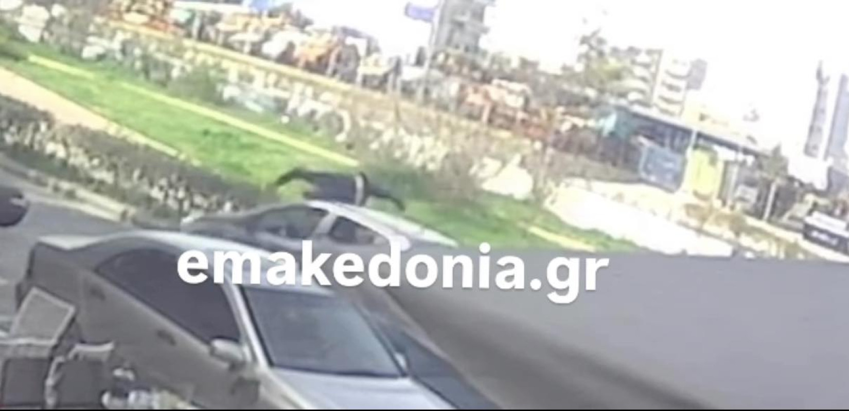 Θεσσαλονίκη: Βίντεο με σοκαριστική παράσυρση πεζού - Τον τίναξε στον αέρα