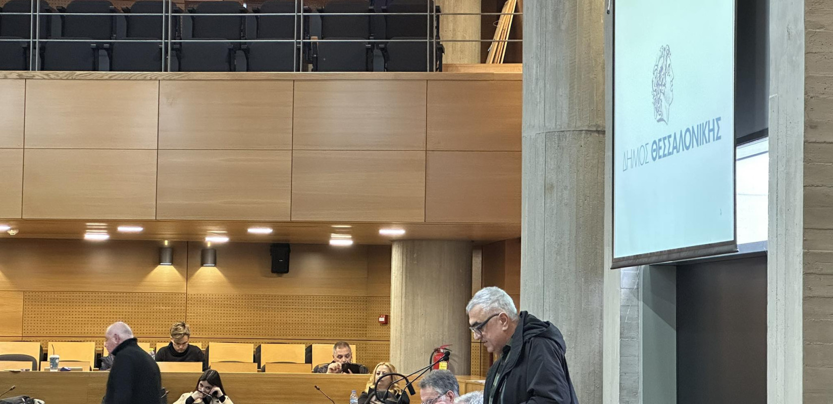 Δήμος Θεσσαλονίκης: «Πέρασε» ομόφωνα ψήφισμα για επαναφορά 13ου και 14ου μισθού στον δημόσιο τομέα