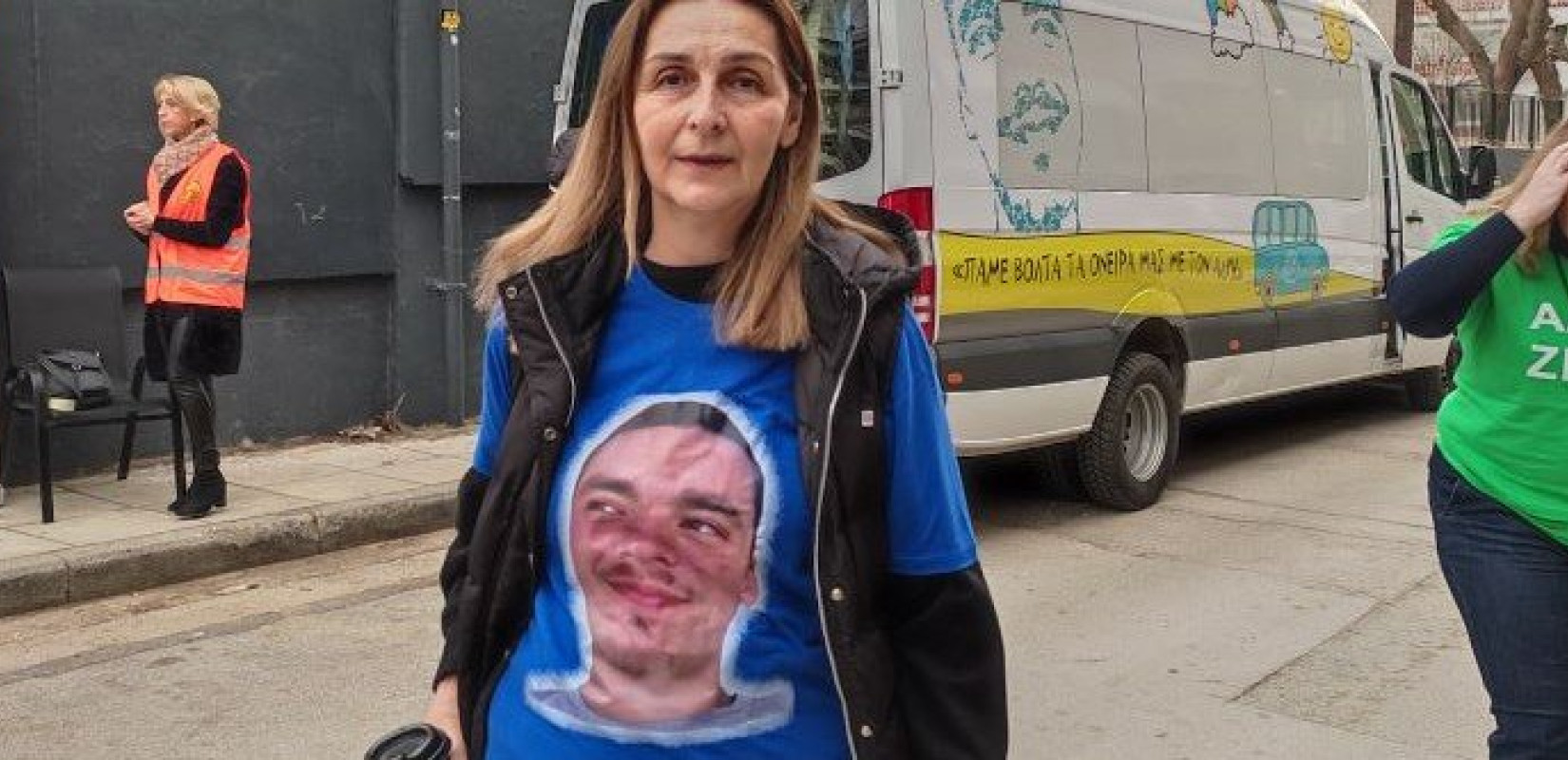 Συγκλονίζει η μητέρα του Άλκη: «Τρία χρόνια μέσα στο σκοτάδι, σιώπησαν τα πάντα»