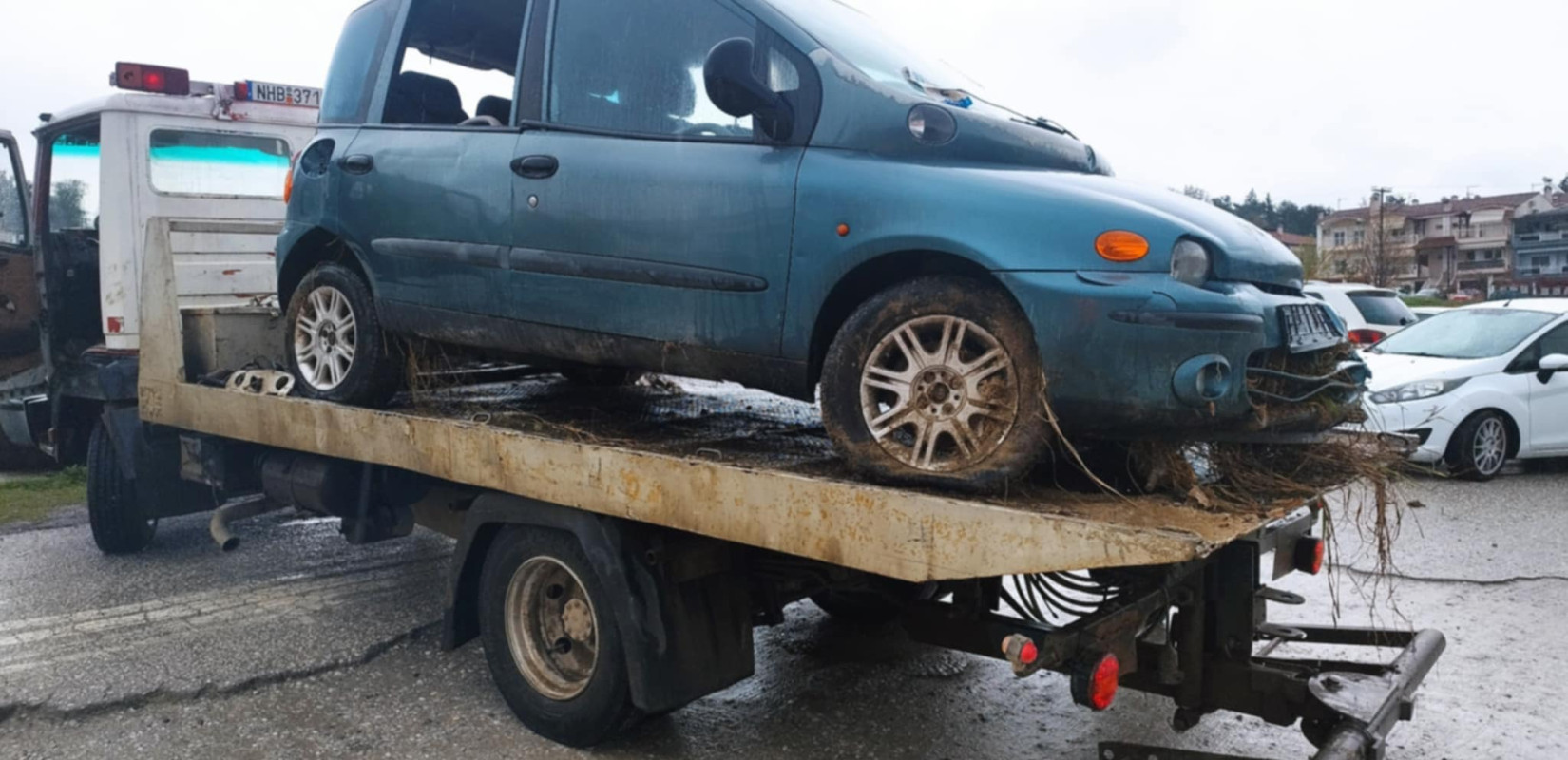 Ωραιόκαστρο: «Σκούπα» για εγκαταλελειμμένα αυτοκίνητα και μηχανές - Αποδεσμεύονται θέσεις πάρκιγκ