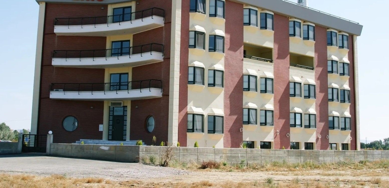Το Διεθνές Πανεπιστήμιο της Ελλάδος αγόρασε ακίνητο για τις φοιτητικές εστίες στην Πανεπιστημιούπολη της Σίνδου