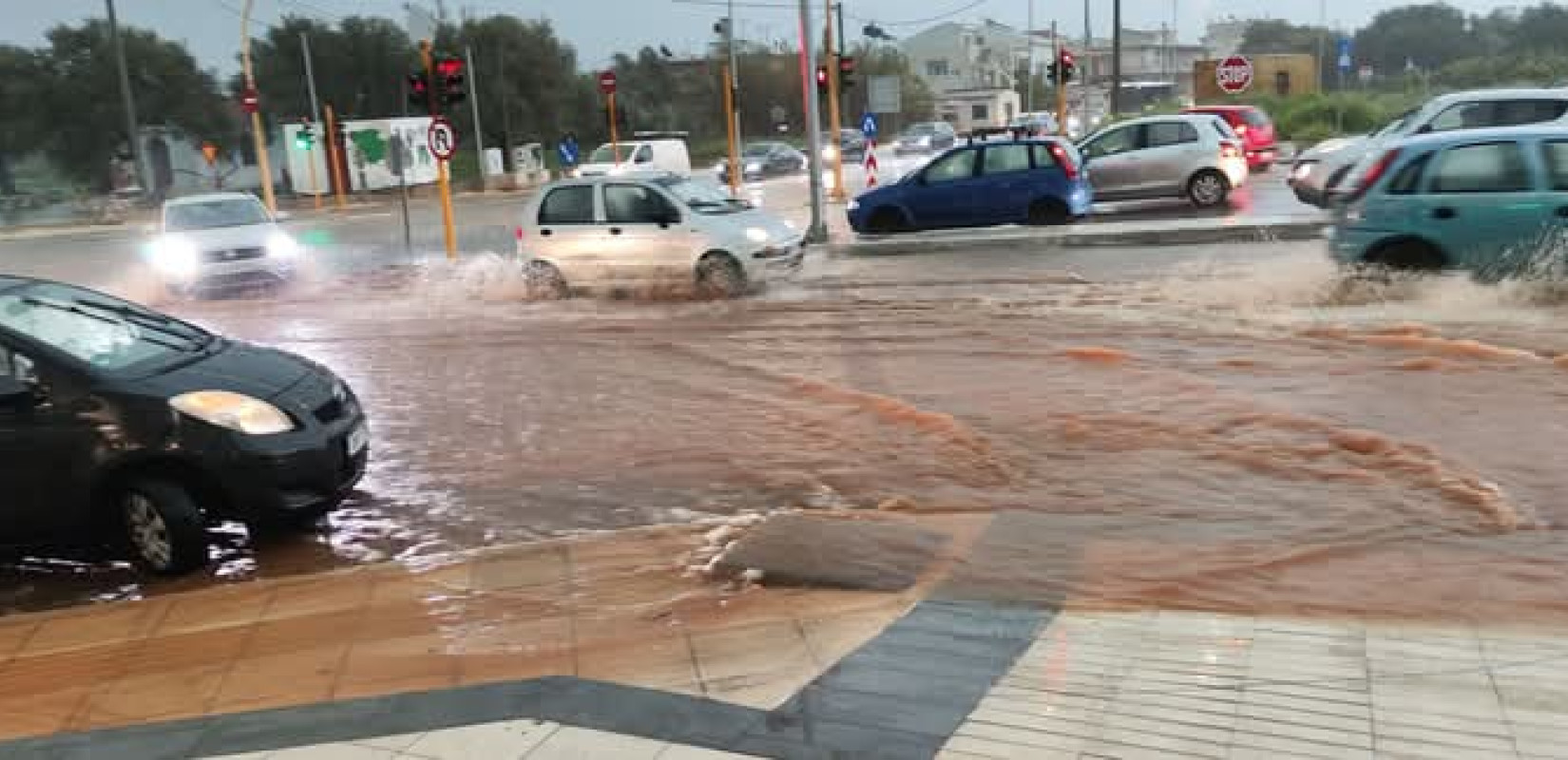 Το 112 ηχεί και στο Ηράκλειο - Προειδοποίηση για έντονα καιρικά φαινόμενα (βίντεο)