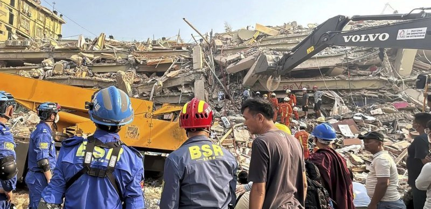 Μιανμάρ: Ενός λεπτού σιγή για τα θύματα του σεισμού που ξεπέρασαν τα 2.000 - Σε κατάσταση έκτακτης ανάγκης η χώρα