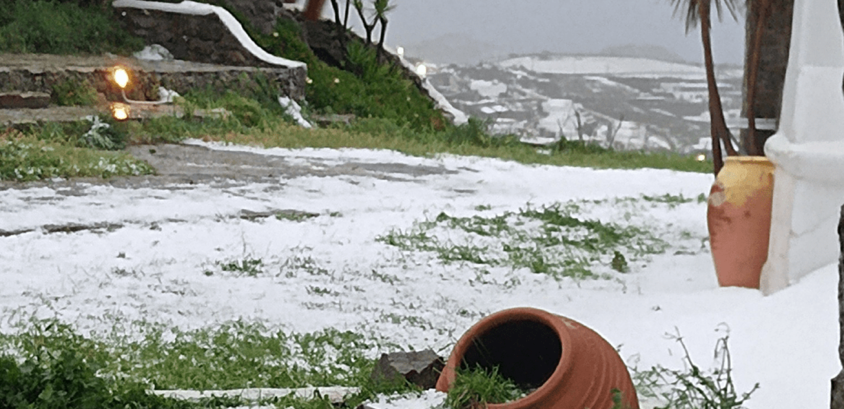 Κυκλάδες - κακοκαιρία: Απίστευτες εικόνες στην Μύκονο - Το «έστρωσε» από χαλάζι (βίντεο)